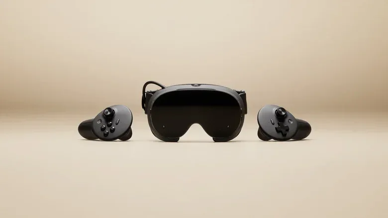 Diagram-style view of a VR headset cooling fan located behind optical assemblies