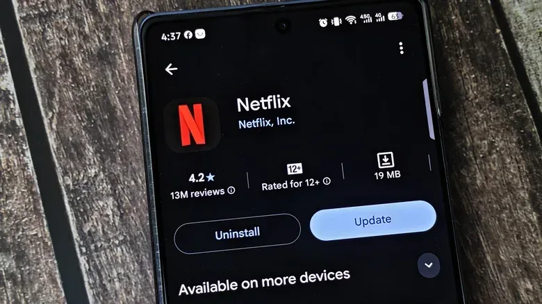 Phone app update settings on a mobile device