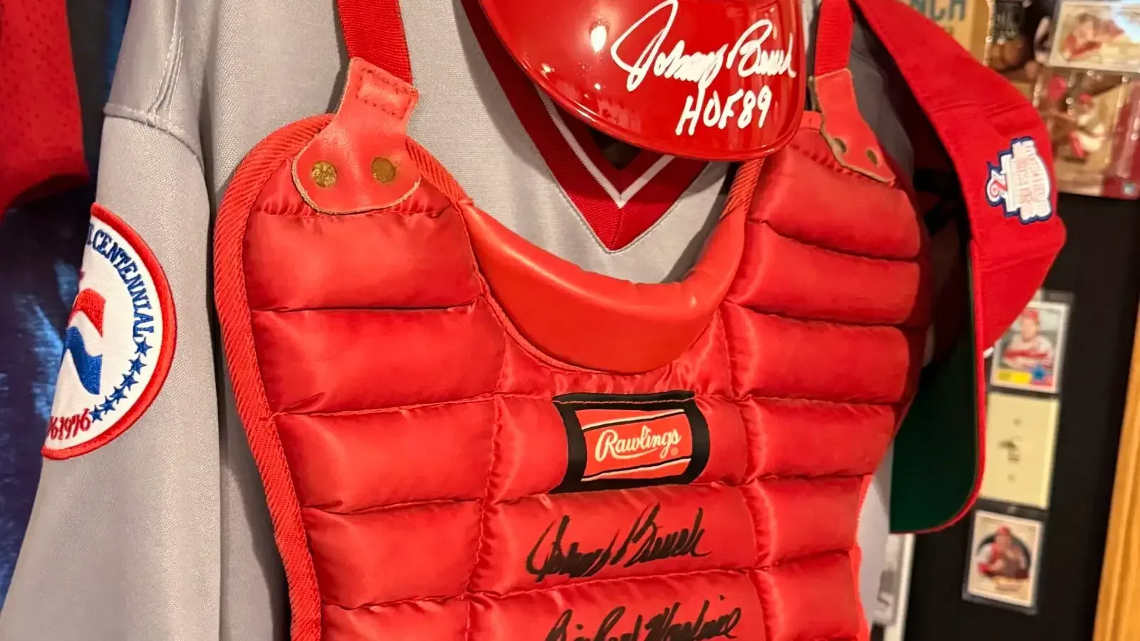 A collection of Johnny Bench baseball cards and signed Cincinnati Reds memorabilia