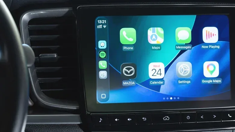 iPhone CarPlay app settings screen showing compatible apps