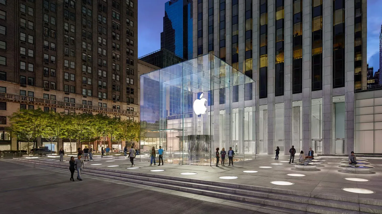 An open iPhone Duo displayed on an Apple Store spotlight table