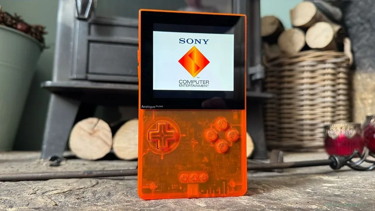Analogue Pocket handheld displaying a PlayStation game through the GuardianSoul core