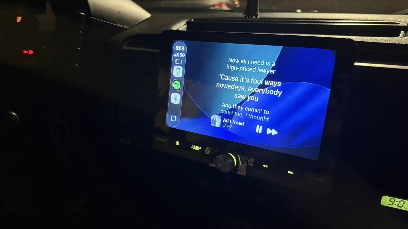 Dynamic Lyrics widget displaying time-synced song lyrics on an Apple CarPlay screen
