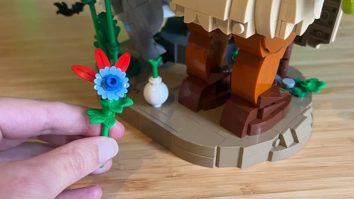 A blue Lego flower with red thorns behind the Lego Shrek, Donkey & Puss in Boots set
