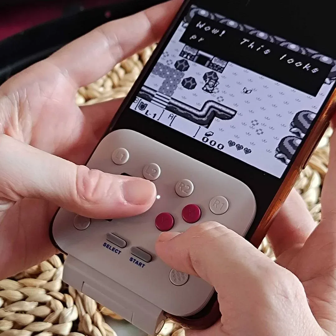 8Bitdo FlipPad hinge opened for Game Boy-style phone controls