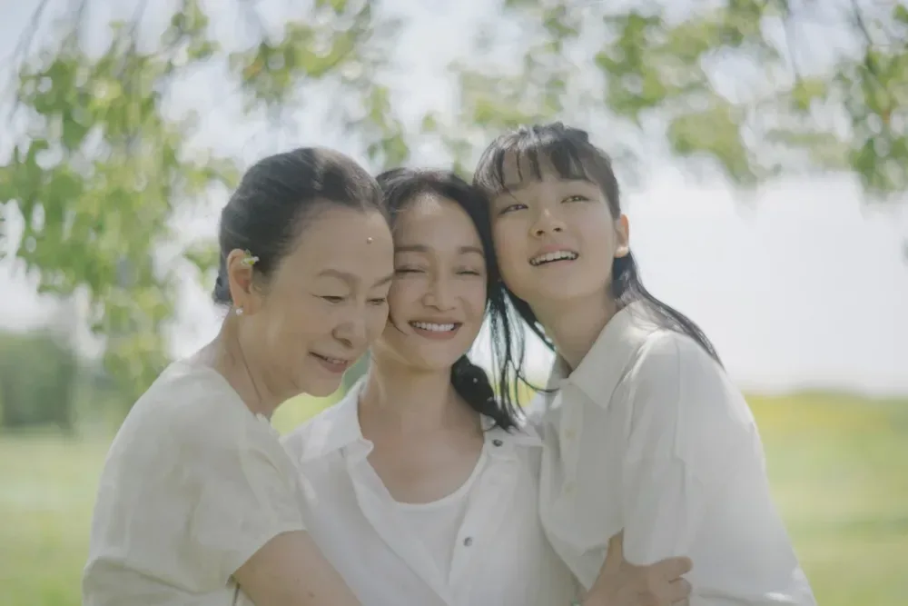 Zhou Xun as Yue in The First Taste of Loneliness