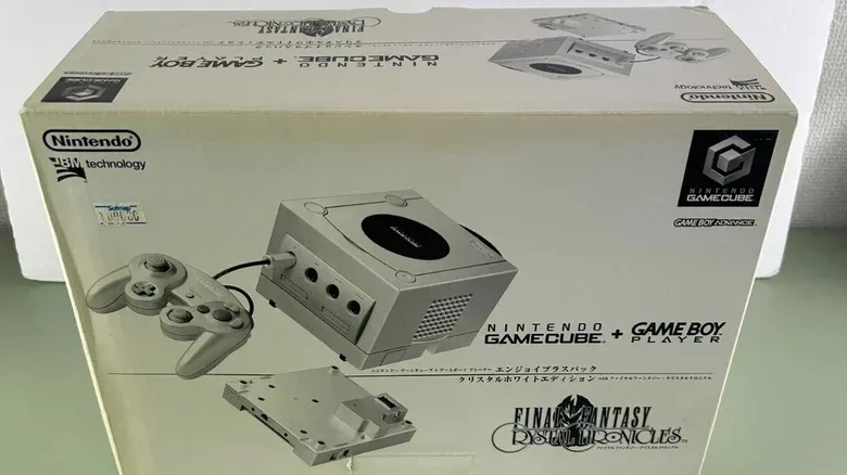 A Crystal White Final Fantasy Crystal Chronicles GameCube bundle box.