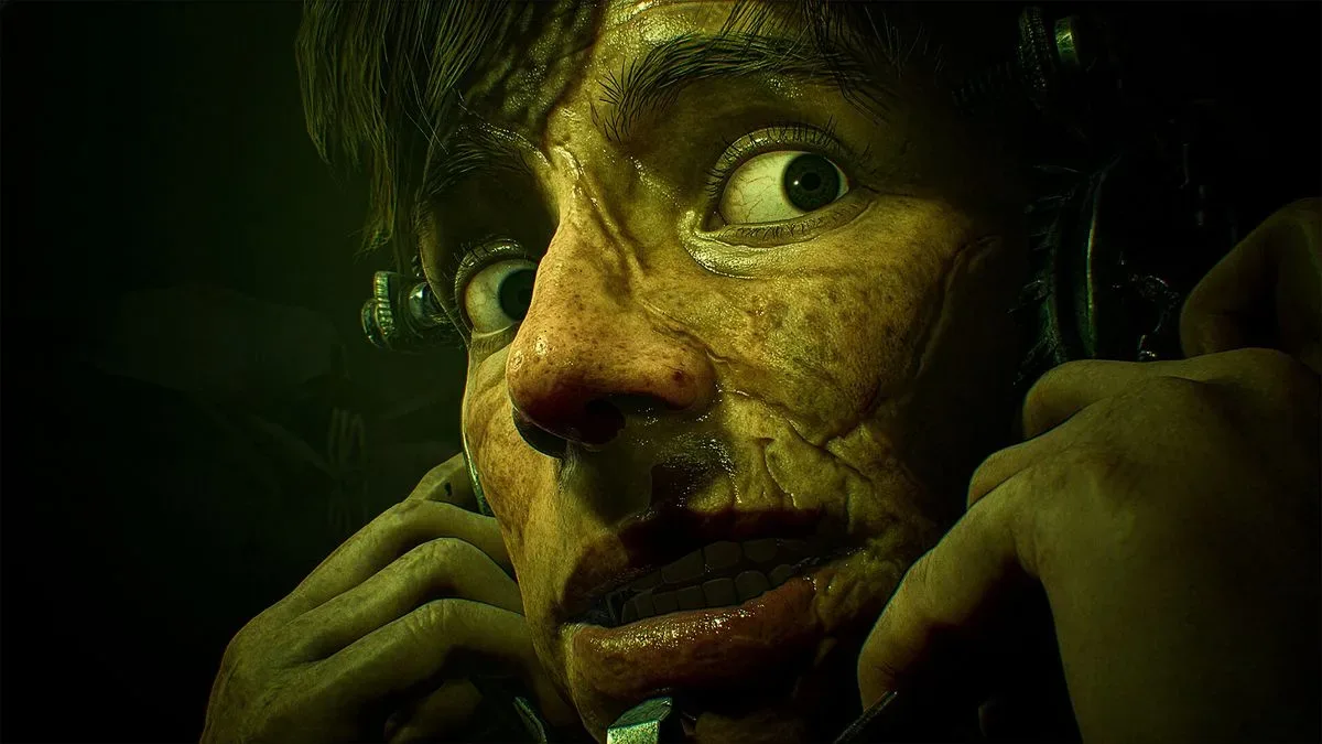 A man in a jaw trap in Saw: Genesis