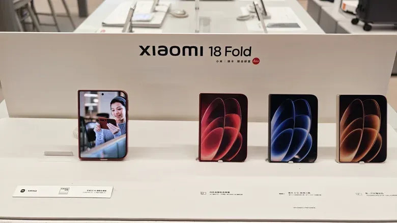 The Xiaomi 18 Fold in different colors on a store table.