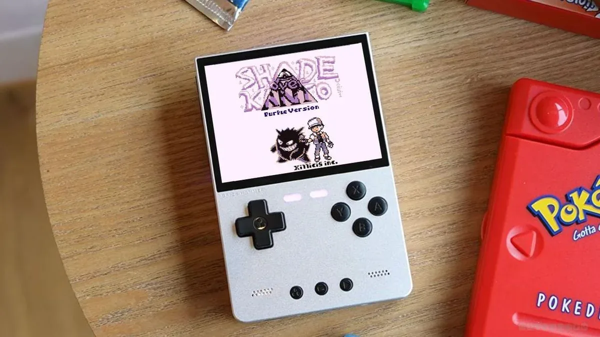 Shade over Kanto gameplay showing its Pokémon Blue-inspired Game Boy presentation