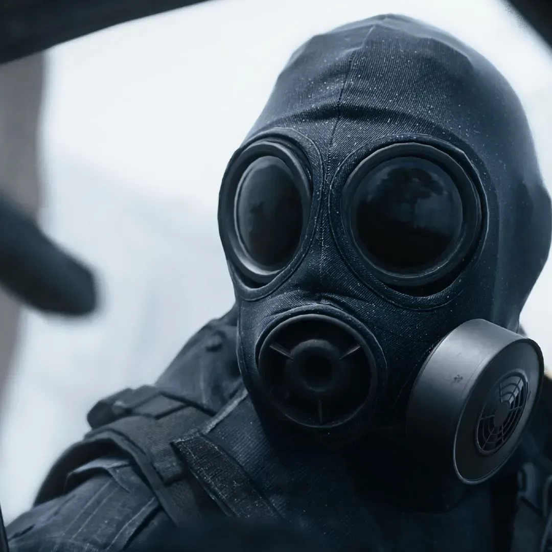 Call of Duty: Modern Warfare 4 DMZ operator navigating a high-threat extraction zone