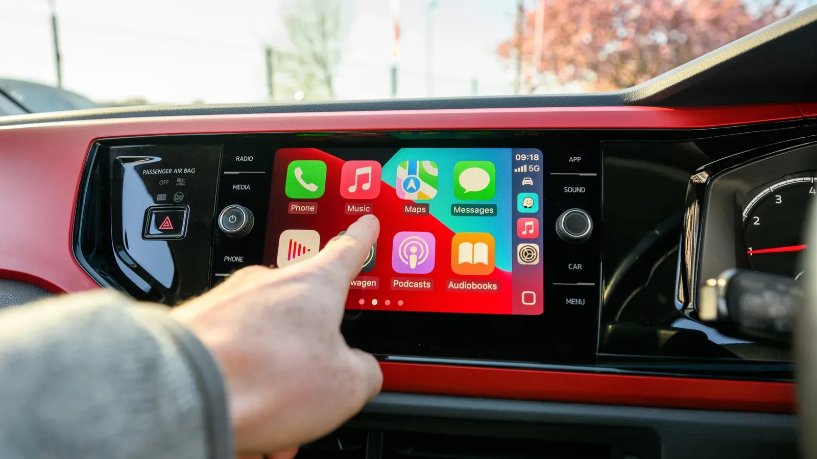 Apple CarPlay dashboard showing navigation and audio app icons
