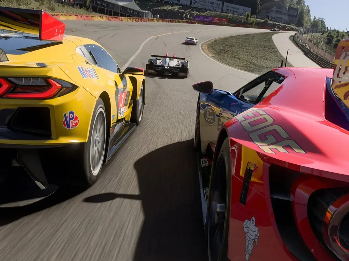 Forza Motorsport race cars on a circuit