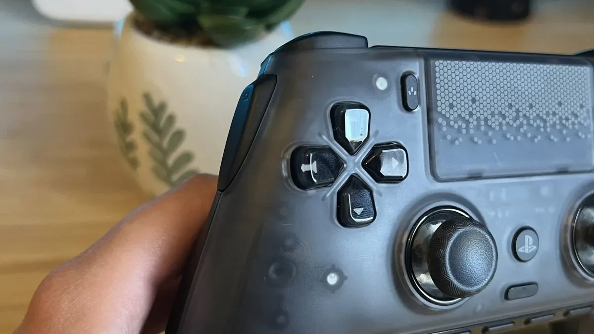 Close up on side buttons on Scuf Omega PS5 controller