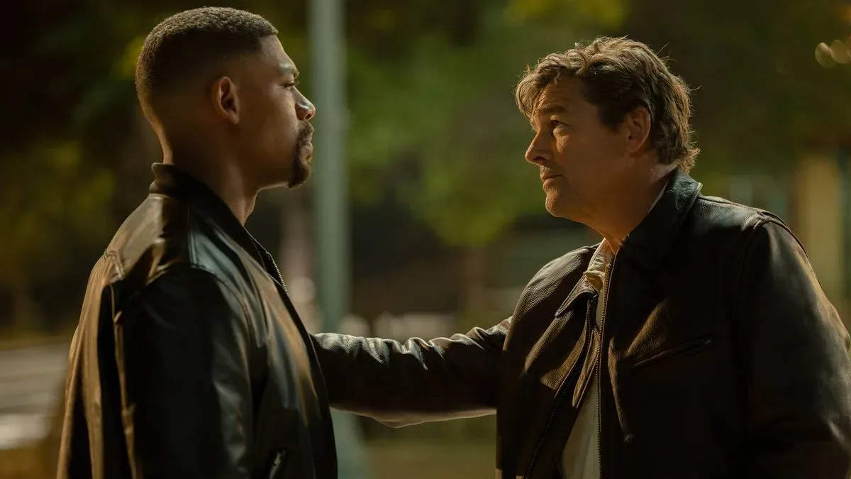 Hal Jordan (Kyle Chandler) and John Stewart (Aaron Pierre) in Lanterns season 1 episode 8