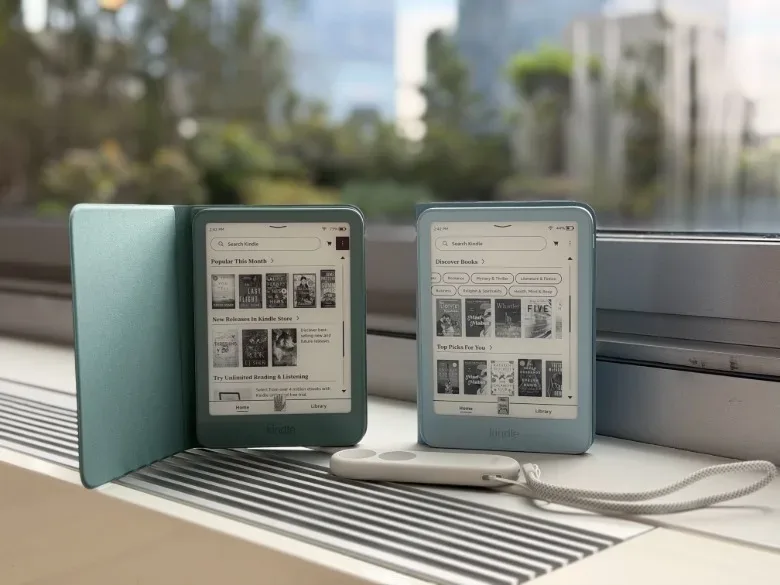 Kindle Colorsoft Signature Edition in Fig red