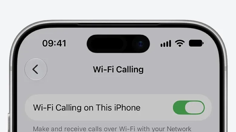 Person testing iPhone call audio without Bluetooth headphones