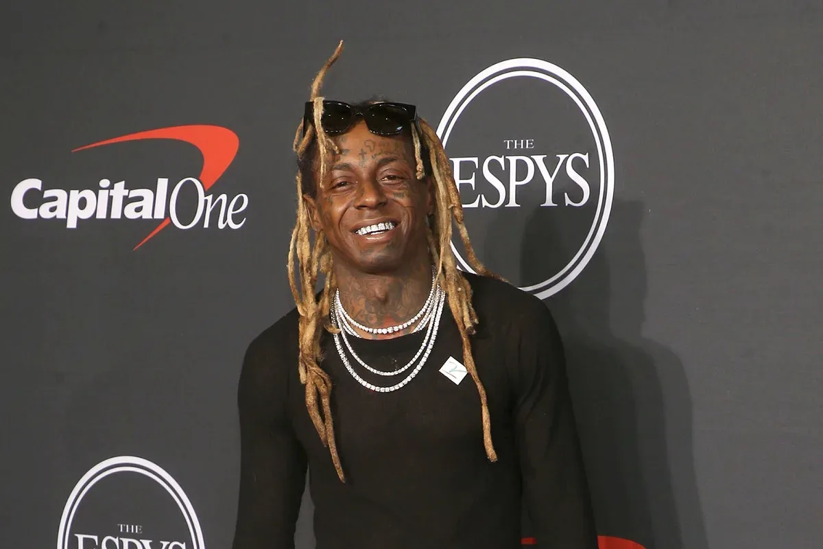 Lil Wayne reacts to NFL officiating after the Packers-Cowboys game