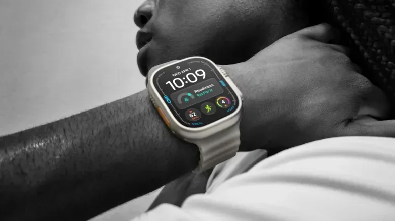 Apple Watch Compass app displaying waypoint and Backtrack navigation controls