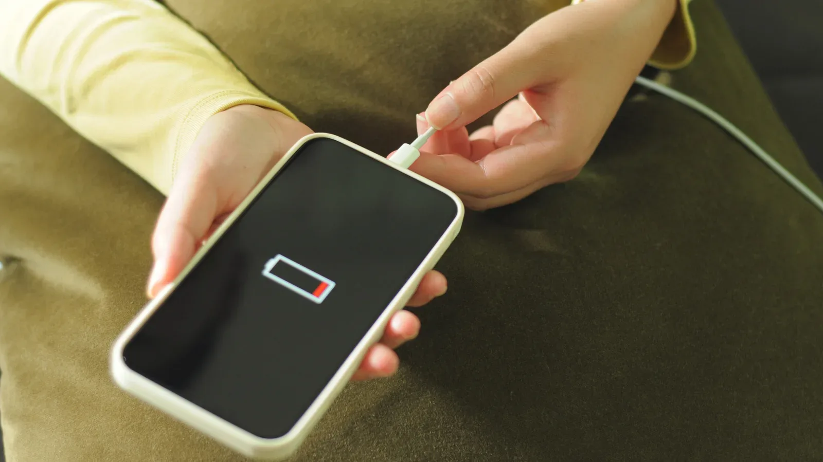 Phone battery settings screen showing battery health and charge information