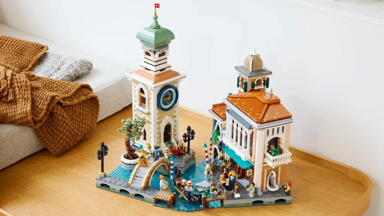LEGO Icons Venetian Water Taxi 40898 gift with purchase with dock and minifigures