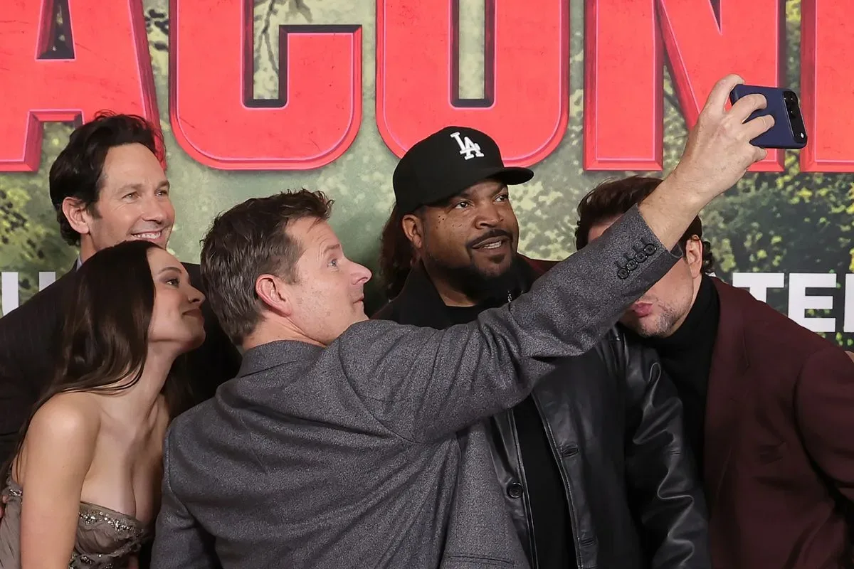 Ice Cube introducing The D.O.C. at the Hip Hop Grandmaster Awards
