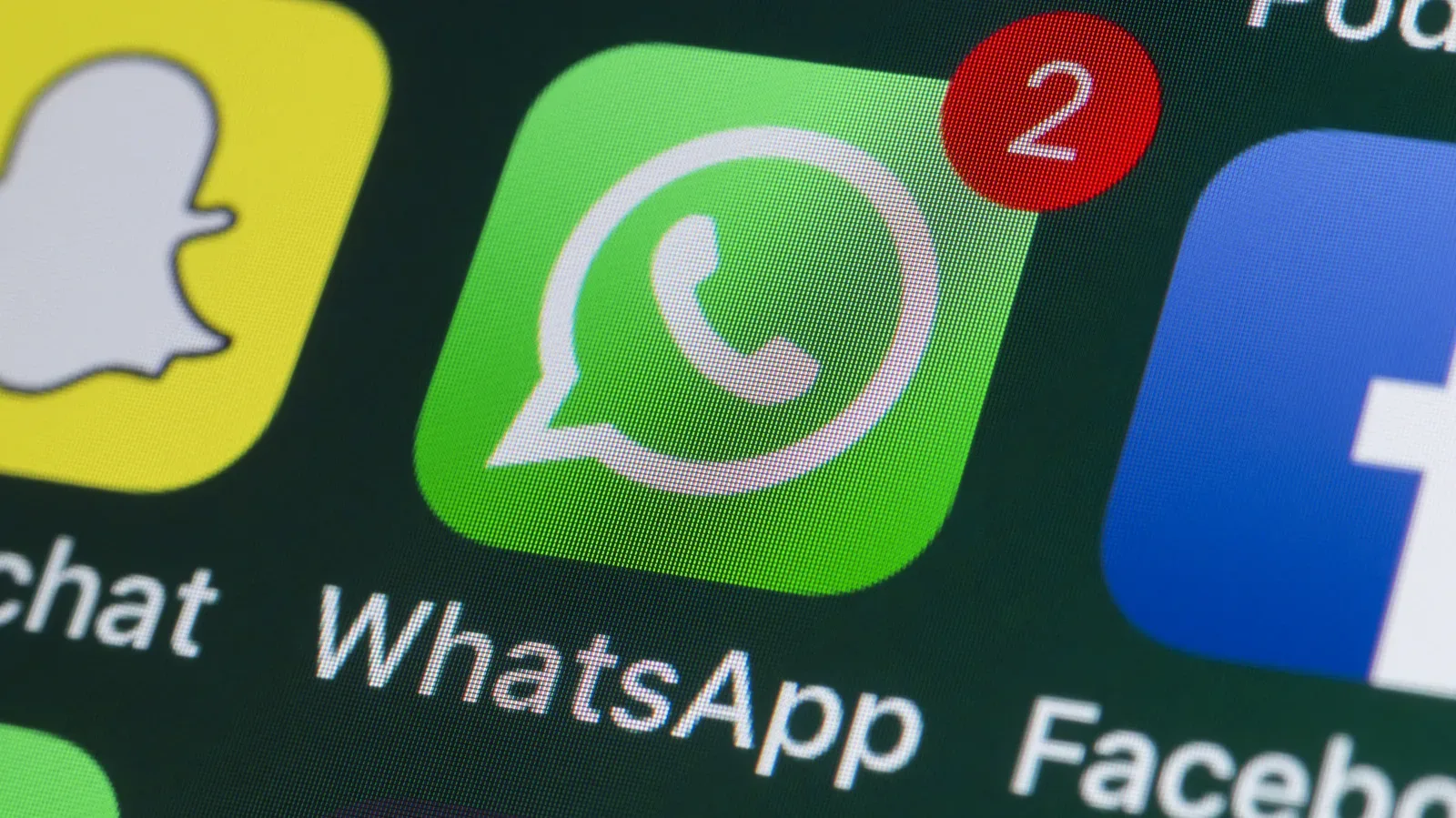 WhatsApp chat interface showing a scheduled message date and time selector