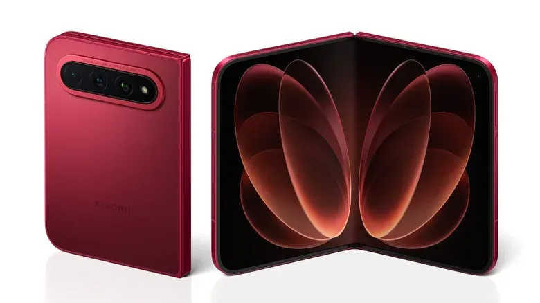 Side-by-side comparison of iPhone Duo and Xiaomi 18 Fold foldable phones