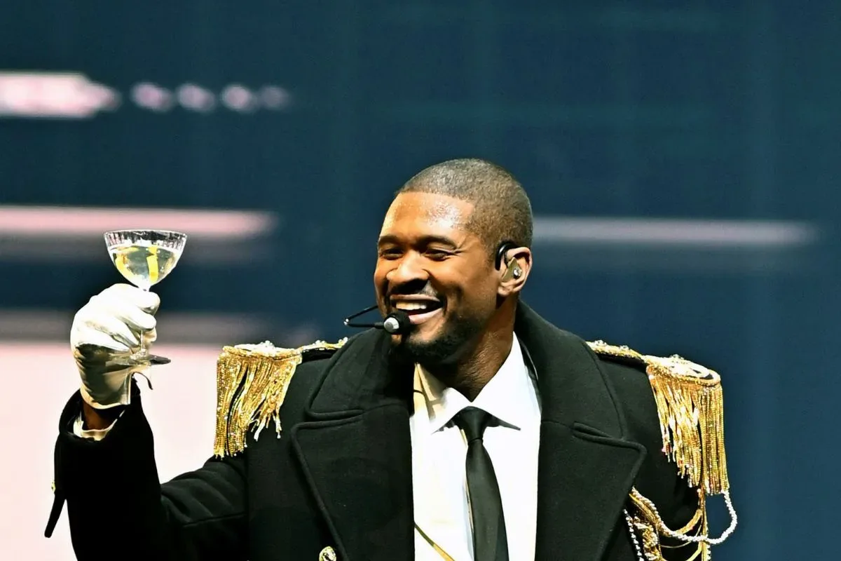 Usher and Chris Brown performing during their joint R&B stadium tour