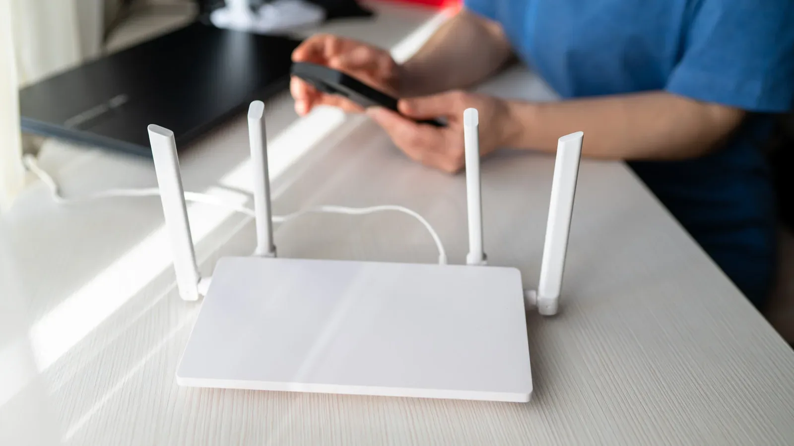 A home Wi-Fi router managing game, streaming and video-call traffic