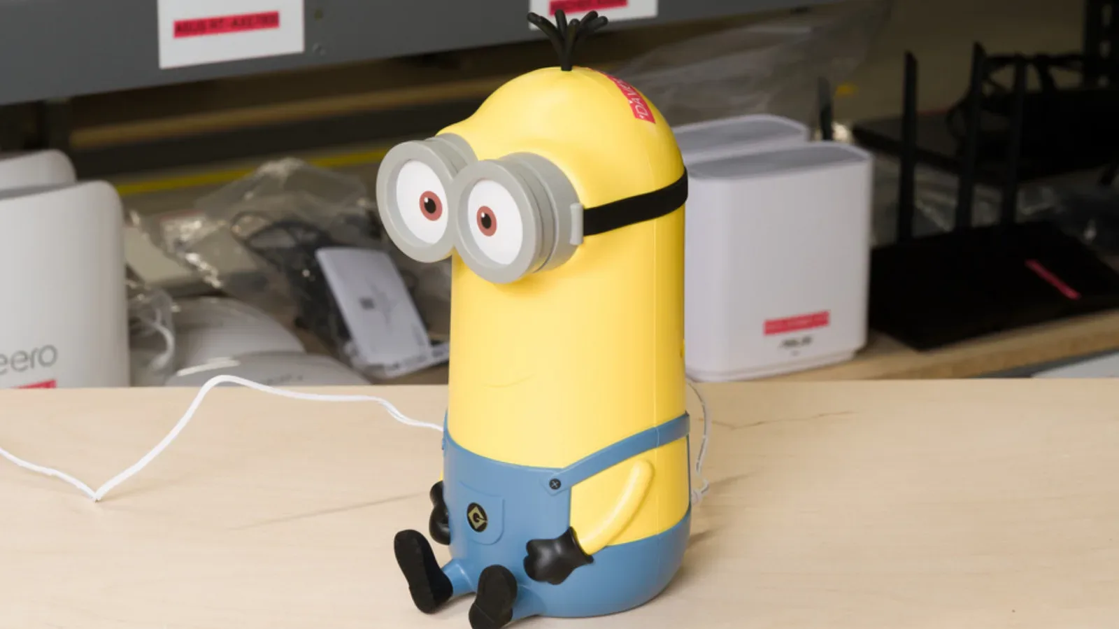 Davolink Kevin Minions-shaped Wi-Fi 6E router