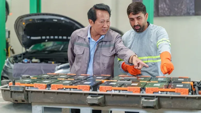 Battery recycling process recovering metals from EV battery materials