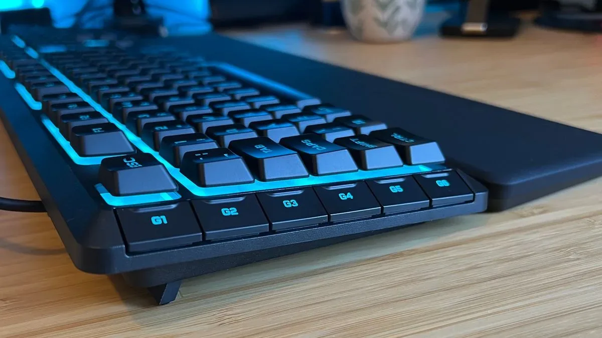 Left side of Corsair Skiff 100 Plus, with six macro buttons sitting flush with the main casing
