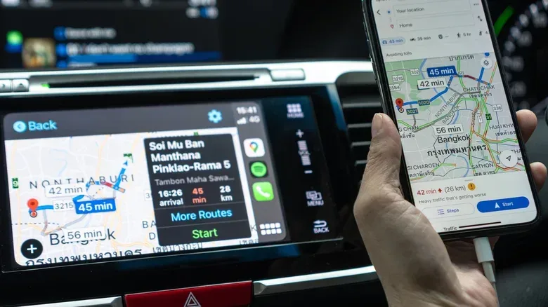 Route map with traffic and weather conditions on an in-car display