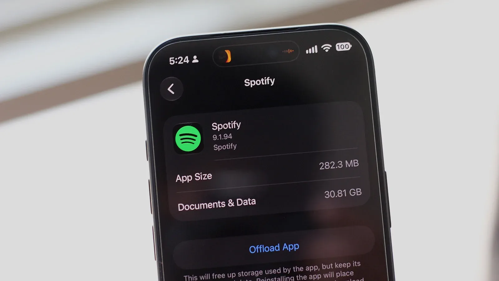Spotify storage and download settings on a smartphone