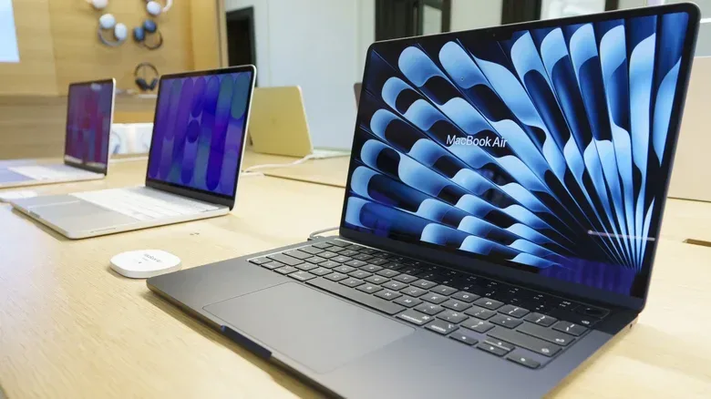 MacBook Wi-Fi settings with a prompt before joining unsecured networks