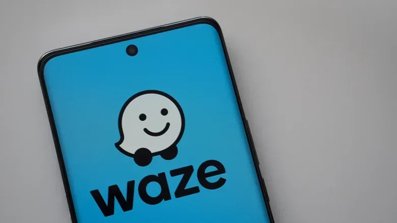 Waze custom voice recording menu with navigation prompt list