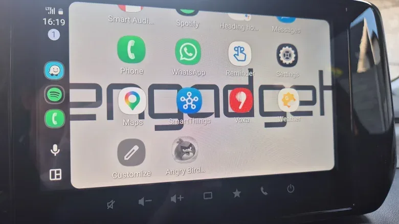 Parked vehicle infotainment display with a mobile game and controller
