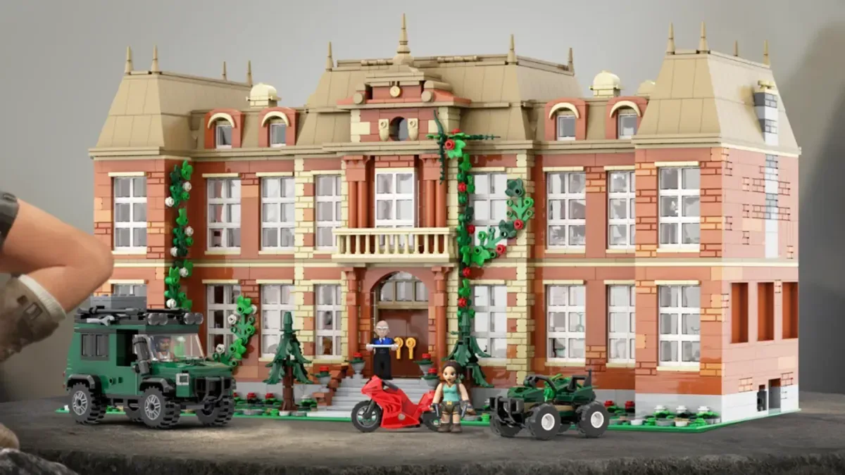 FanBrix Tomb Raider Croft Manor 4,355-piece building set