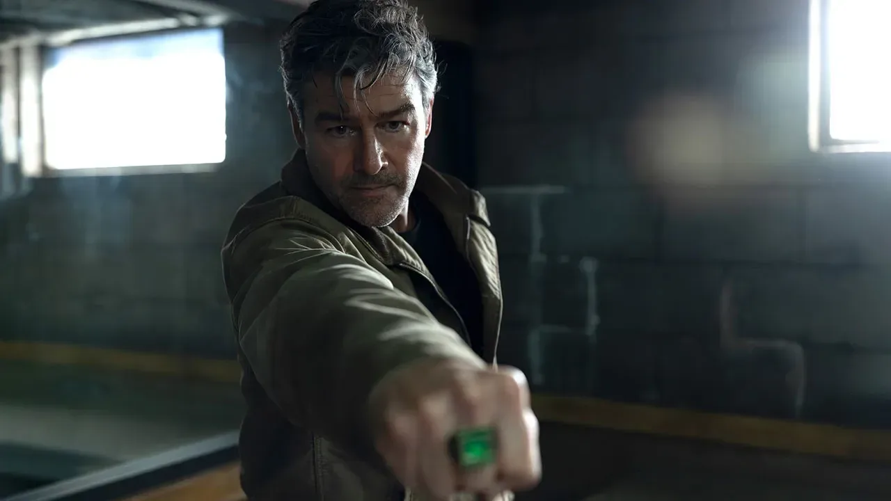 Green Lantern Corps imagery connected to Lanterns