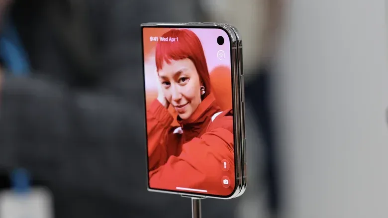 The front screen on a closed iPhone Duo.