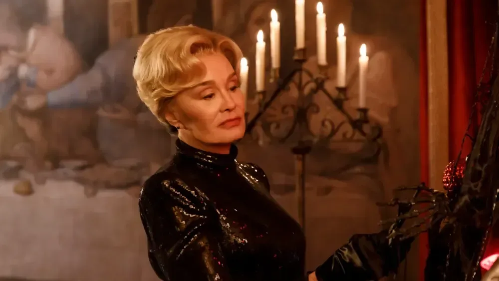 Jessica Lange Says Early American Horror Story Cast Members Drove Themselves Home After Overnight Shoots