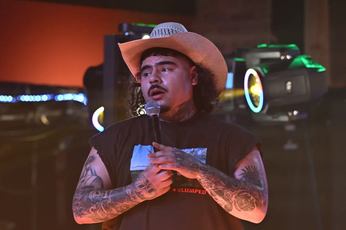 That Mexican OT performing with guitarist Jeremy Garcia for the Houston Texans’ 713 Sessions