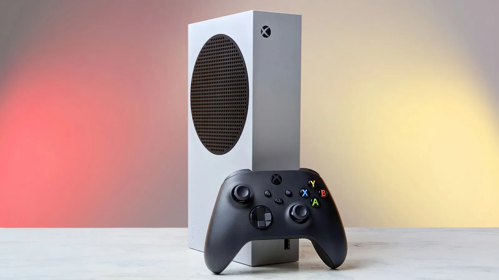 Xbox Series S and Xbox Series X console size and hardware comparison