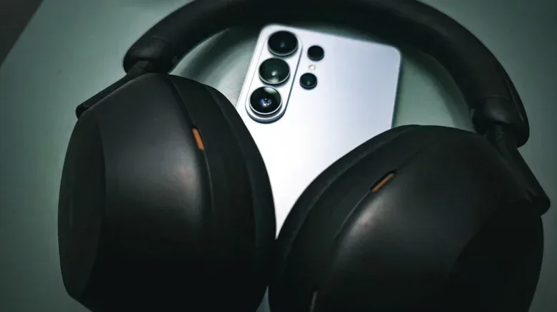 Bluetooth headphones paired with an Android phone audio settings screen