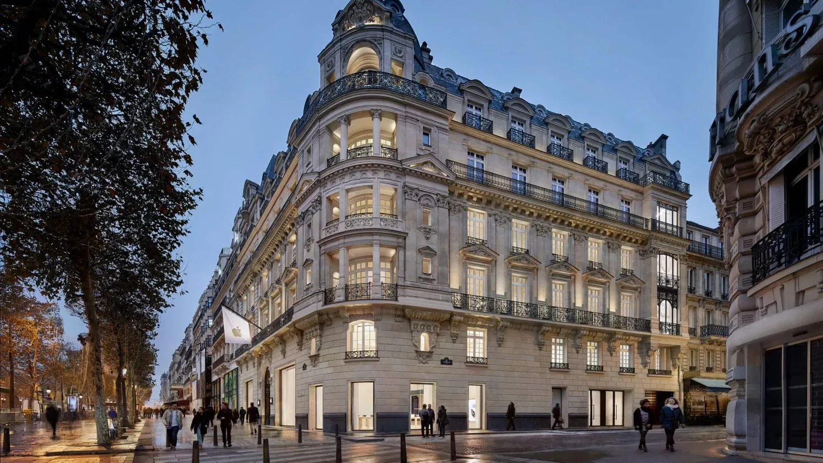 Apple retail store entrance closed in France during a temporary precautionary shutdown
