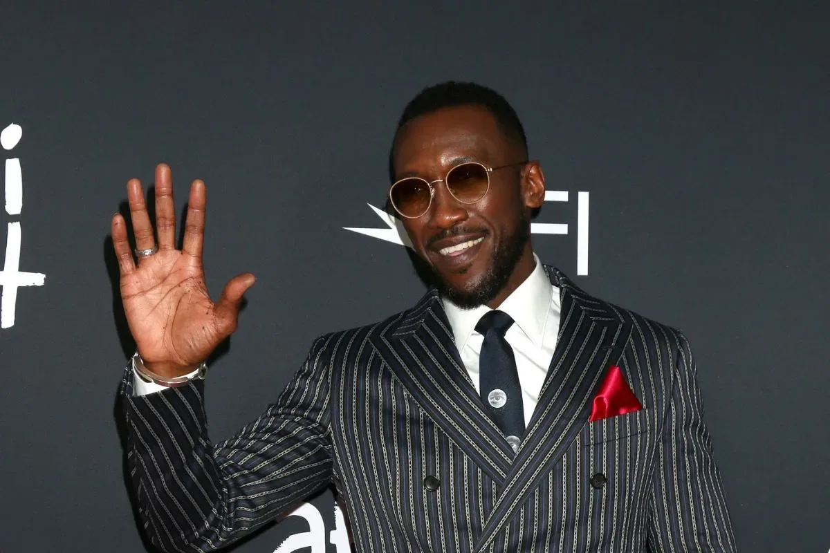 Mahershala Ali discussing his early experience performing rap onstage