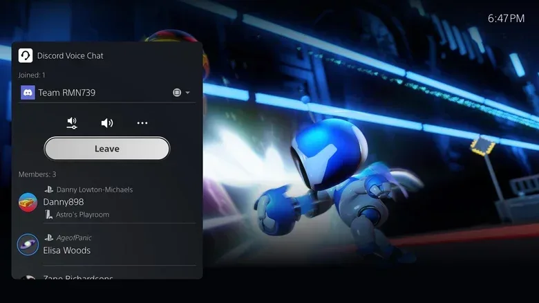 A PS5 Discord Voice Chat panel shows participants alongside a scene from Astro's Playroom.