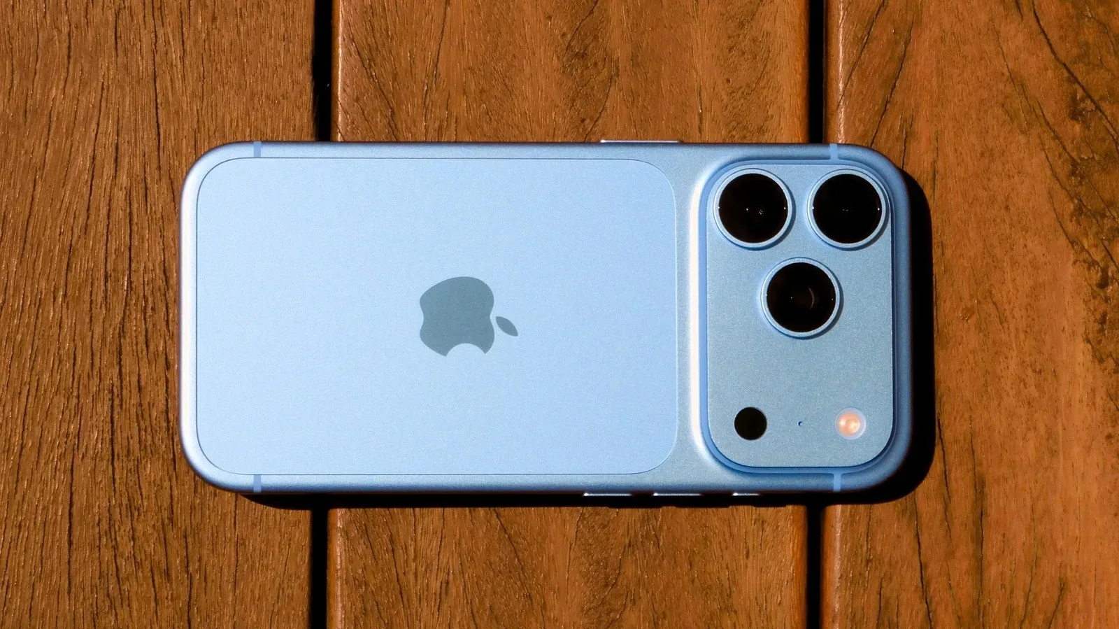 iPhone 18 Pro Camera app showing variable aperture controls