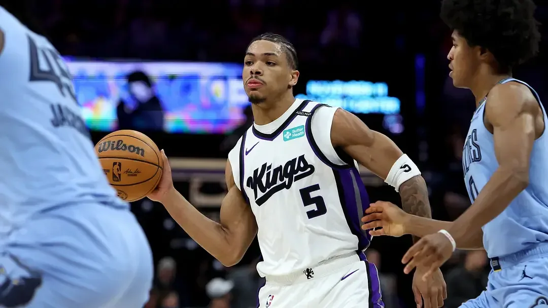 Utah Jazz rookie Darryn Peterson driving to the basket against the Los Angeles Lakers